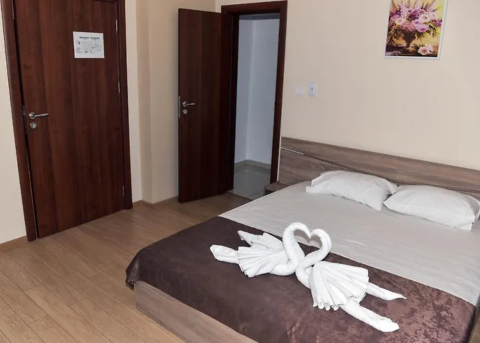 Twain Apart&Rooms
